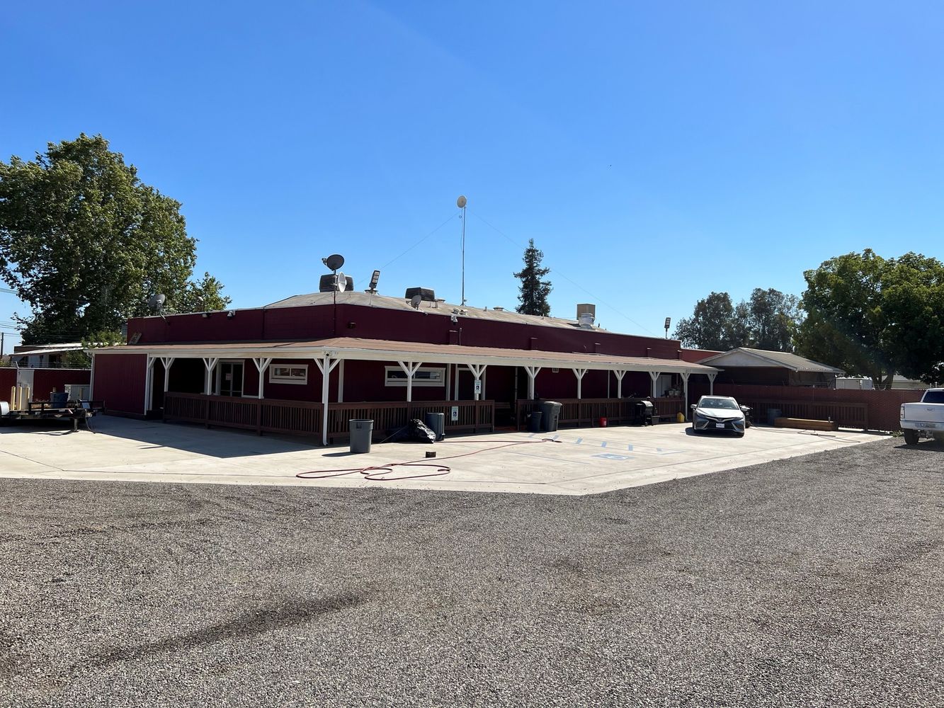Turn Key Bar & Apartment in Riverdale, CA: 5020 19 1/2 Ave, Riverdale, CA 93656